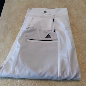Woman’s white cropped golf pants